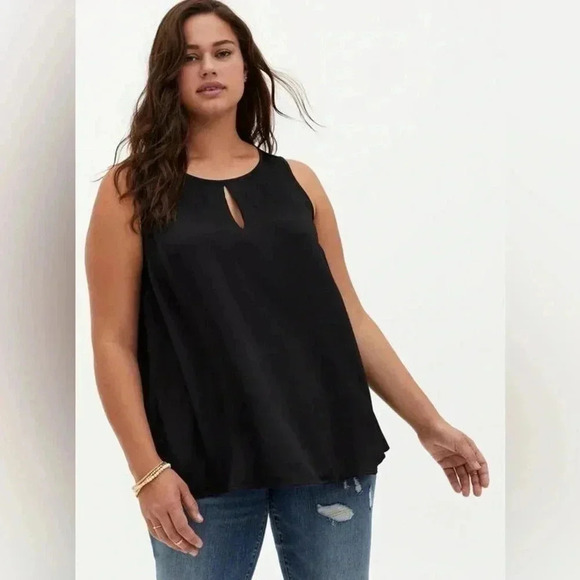 ☘️ NWOT Torrid Shiny Crinkle Gauze Keyhole Swing Tank, Size 2x (18/20), Black - Picture 1 of 6
